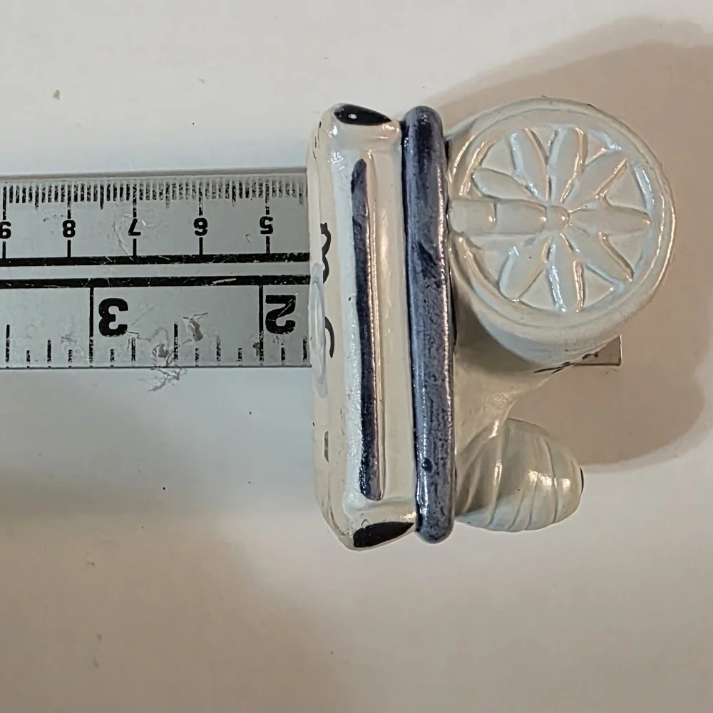 Vtg Spinning Wheel Salt Pepper Shaker Set Blue White Floral Pattern